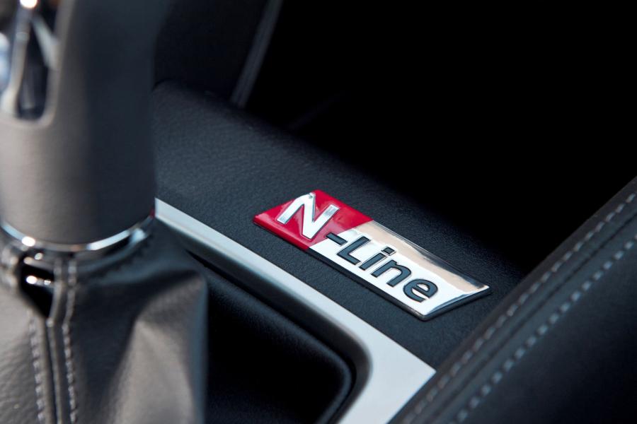 Логотип Nissan Micra N-Line (K14) 2017 года  (фото 3 из 9)